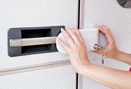 safedoor1.jpg safedoor1.jpg
