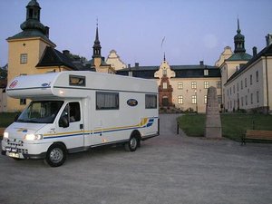 Husbilen framför Tyresö slott.jpg