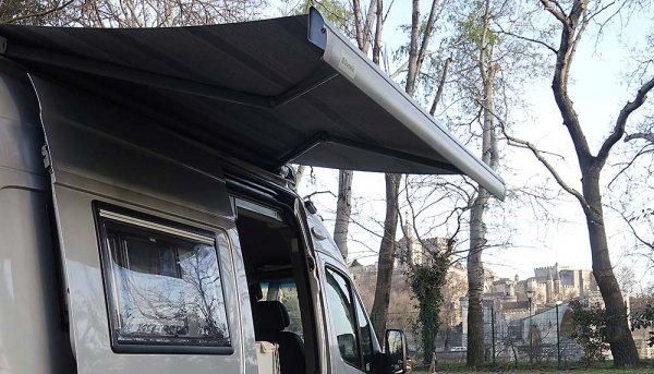 Camping-du-pont de Avignon.jpg Camping-du-pont de Avignon.jpg