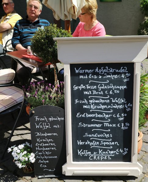 8 apfelstrudel.jpg 8 apfelstrudel.jpg