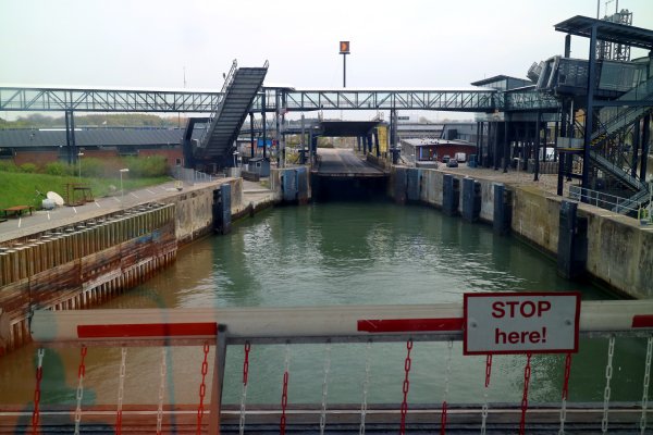 stop here.jpg stop here.jpg