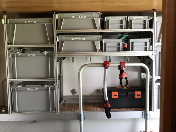 Hyllsystemet från bodel.JPG Hyllsystemet från bodel.JPG