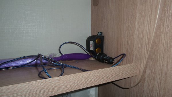 12 v uttag vid sängar.jpg