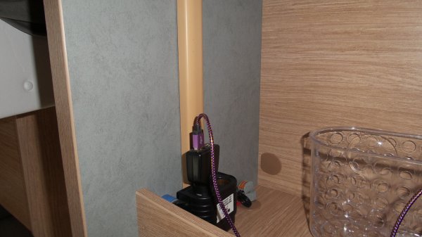 12 v uttag föraresida.jpg