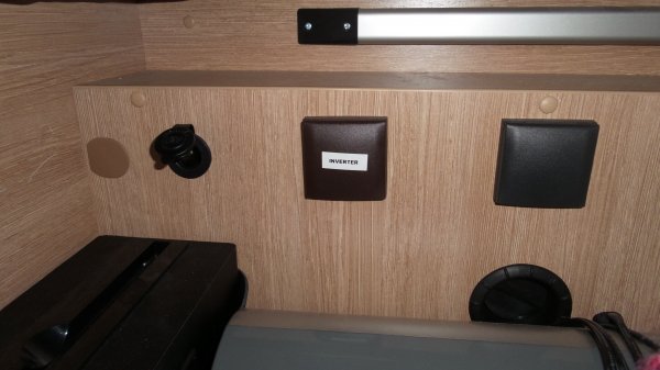 12 v uttag,230 v inverter uttag.jpg