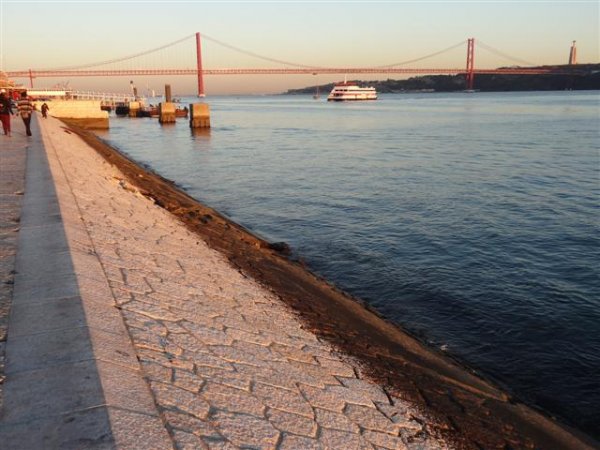 Lisbon_bridge.JPG