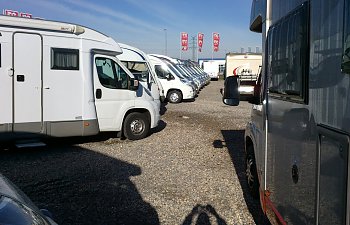 Chausson Flash 25 från rc Reisemobile i Mannheim