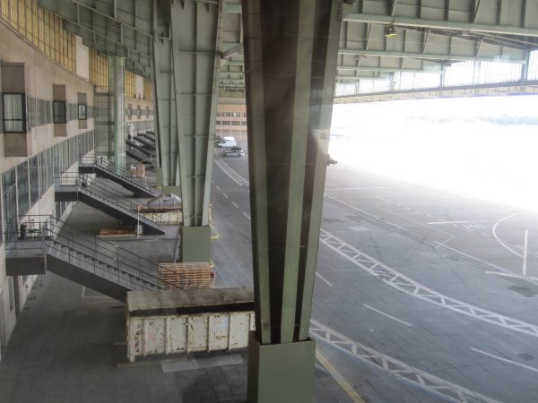 60 Hitler fick aldrig någon hiss, det var bara råd till en trappa..JPG