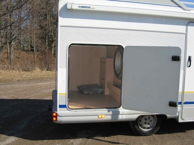 garage.jpg garage.jpg