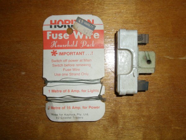 Fuse wire 8 amp 16 amp.JPG Fuse wire 8 amp 16 amp.JPG