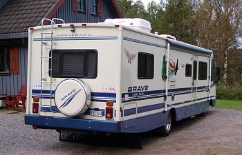 Winnebago Brave 33