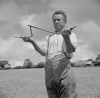 380px-Agriculture_in_Britain-_Life_on_George_Casely's_Farm,_Devon,_England,_1942_D9817.jpg 380px-Agriculture_in_Britain-_Life_on_George_Casely's_Farm,_Devon,_England,_1942_D9817.jpg