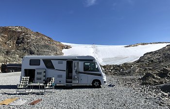 På Glaciären ovanför Odda i Norge