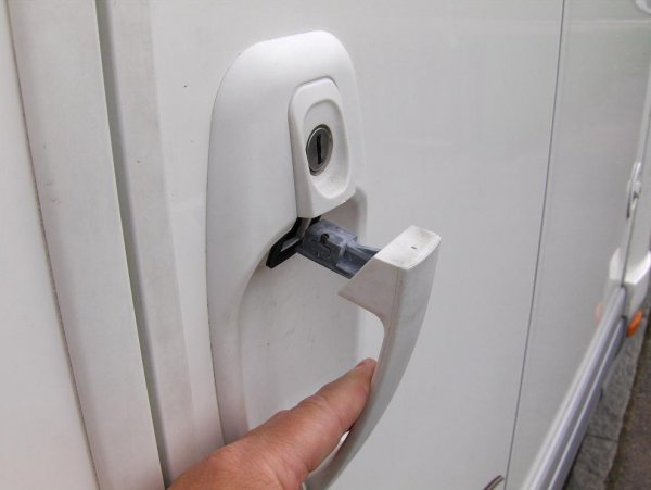 dörrlås husbilen 2.JPG