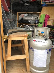 Ny LPG flaska med slang.jpg Ny LPG flaska med slang.jpg