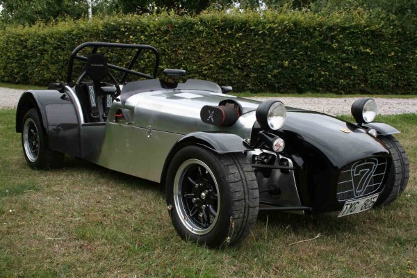 Caterham2.jpg Caterham2.jpg