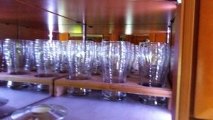 Glashållare ek i vitrinskåpet.jpg Glashållare ek i vitrinskåpet.jpg