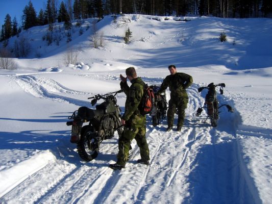 Husqvarna militär m skidor.jpg