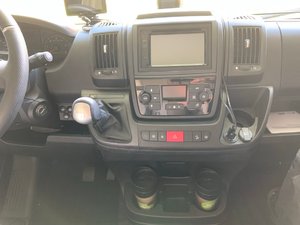 Stäng av radion och töm avloppet!