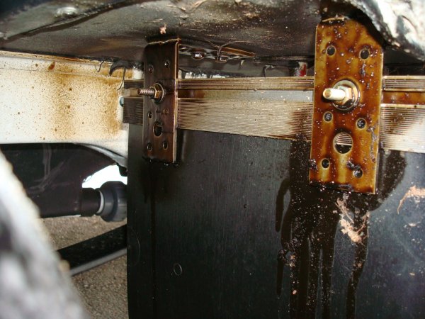 2 Infästningen i taket.jpg.JPG