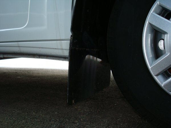 4 Bossings stänkskydd fram.jpg.JPG