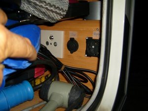 Extra uttag i bagageutrymmet.jpg Extra uttag i bagageutrymmet.jpg