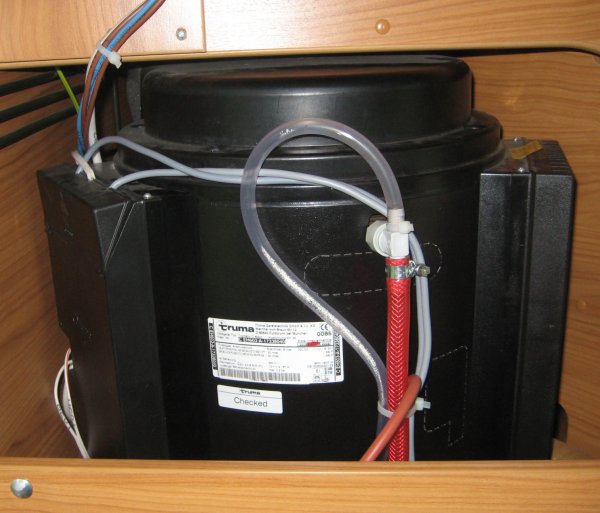 Truma 01.JPG Truma 01.JPG