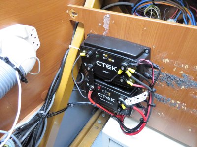 Nya-laddförstärkaran-på-plats.-Den-fula-tejpen-rensar-jag-bort-någon-regning-dag.-.jpg Nya-laddförstärkaran-på-plats.-Den-fula-tejpen-rensar-jag-bort-någon-regning-dag.-.jpg