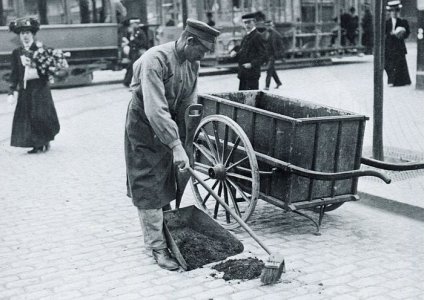 700px-Gaturenhållning_i_Stockholm_1905.jpg