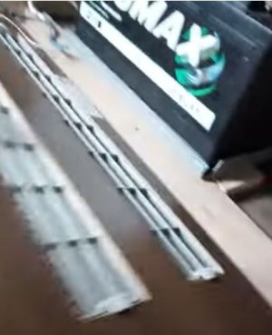 Burstner batteri.JPG Burstner batteri.JPG