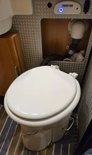 1-20251210_AirHead_Composting toilet.webp