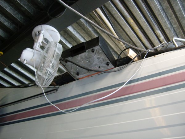 Fläktar på tak.JPG