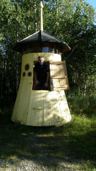 Åke tittar ut från Skitkul.JPG