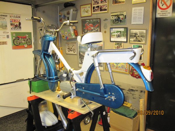 Mustang 617 på mont.bord 001.jpg