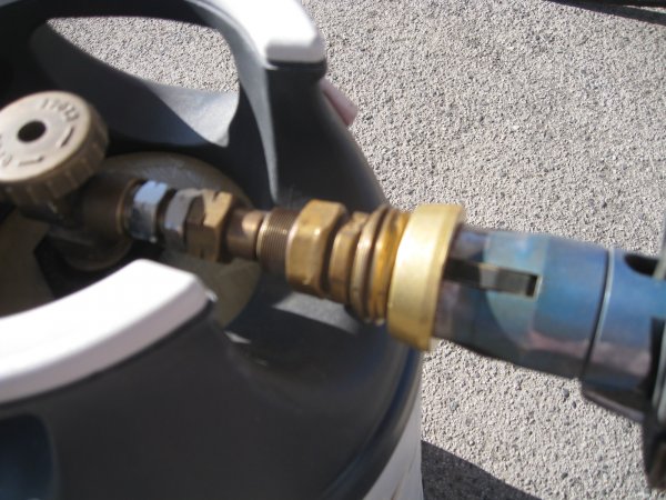 gaspåfyllning 003.JPG