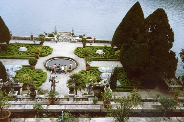 img028.jpg img028.jpg