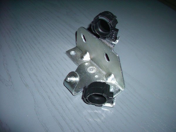 Hållare_ för_två_slangar-nr504267240.jpg Hållare_ för_två_slangar-nr504267240.jpg