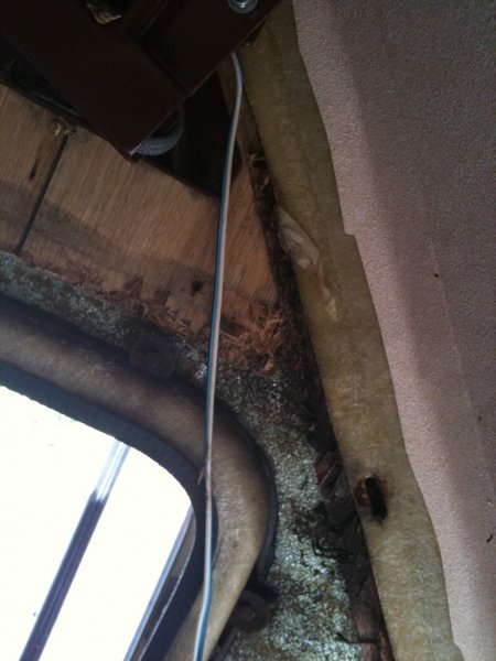 vänster framför förardörr mot framrutan.JPG