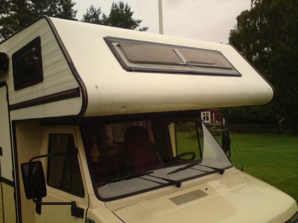 LMC Liberty 6400 alkovfönster 1.jpg