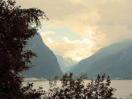 Mörk o ljus2.jpg Mörk o ljus2.jpg