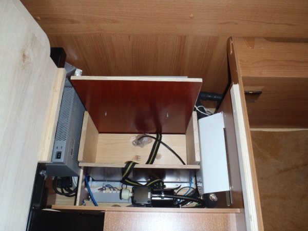 4. Plats för batteri 2.jpg