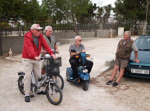 Bil 8 gubbgänget åker.jpg