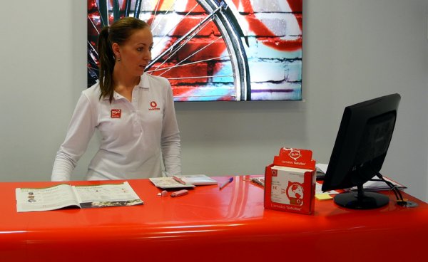 b1 sval receptionist.jpg