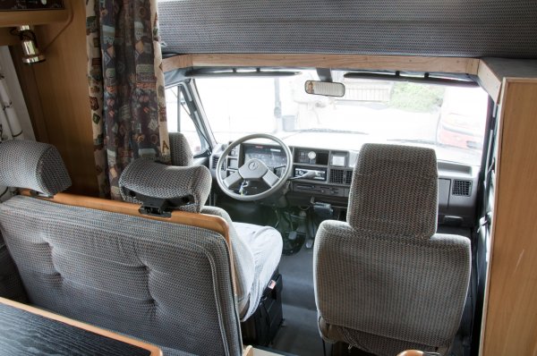 husbil insida fram.JPG