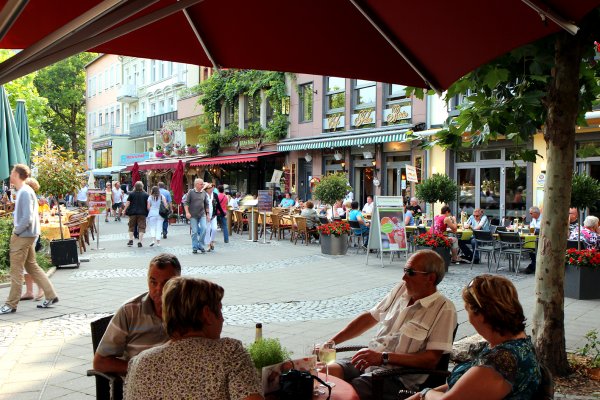 trevl serv.jpg trevl serv.jpg