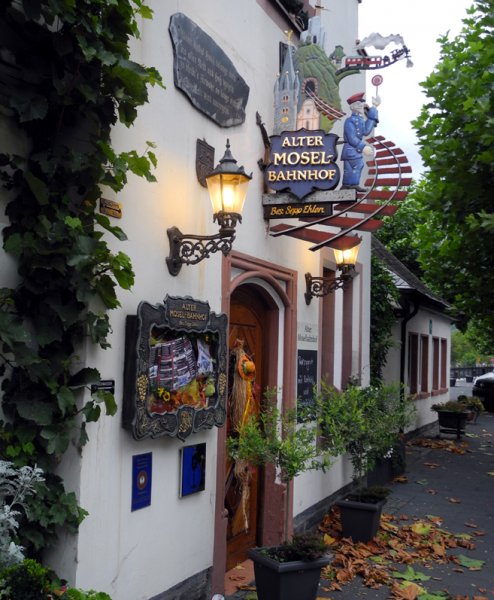 Bahncafé.jpg Bahncafé.jpg