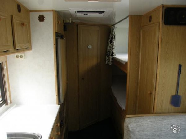 Husbilen invändigt.jpg