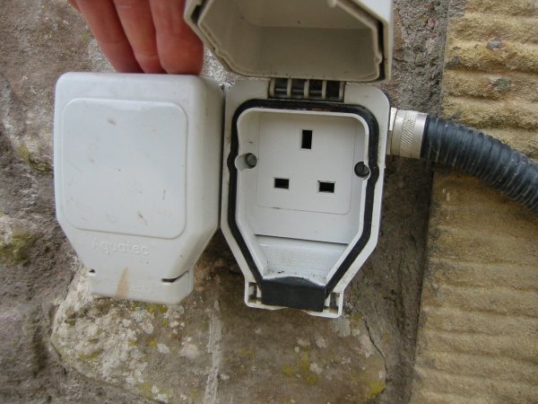 Engelskt utomhusuttag 212.JPG