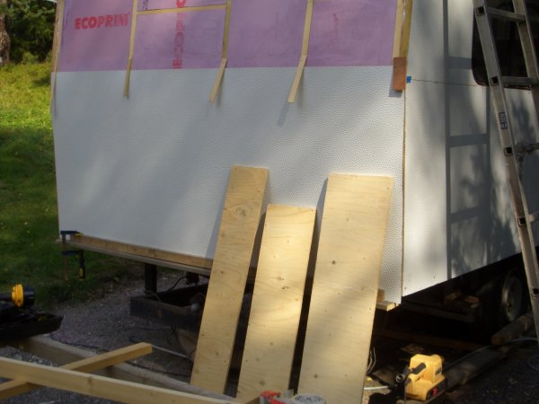 20 aug  2008  Husbilen bakstam klädsel 001 A.jpg