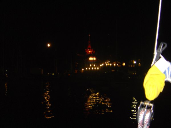 BY NIGHT.jpg BY NIGHT.jpg